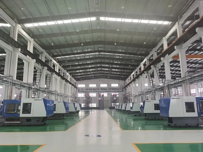 Elektrische Spritzgießmaschinen von Tederic im Werk in Chenfeng